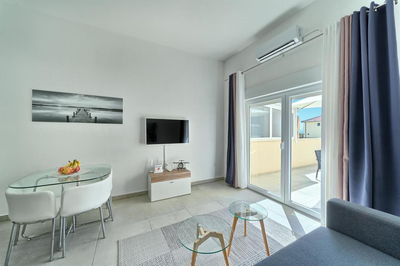 Terrace Apartment Danny Каштела Экстерьер фото